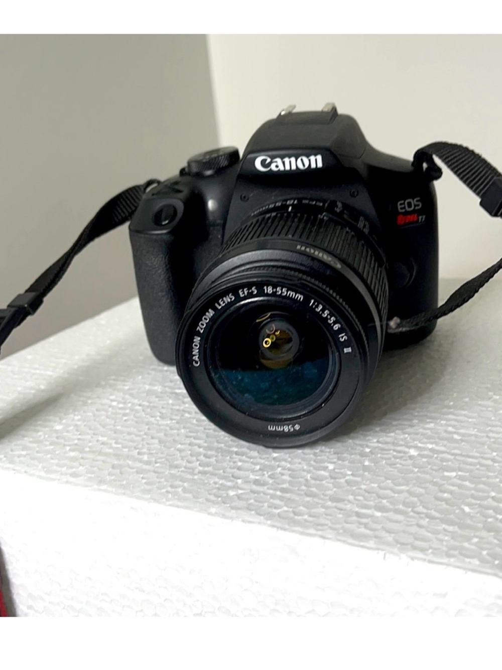 Canon DSLR Camera in Black with 18-55mm Kit Lens (Does NOT CUT ON)